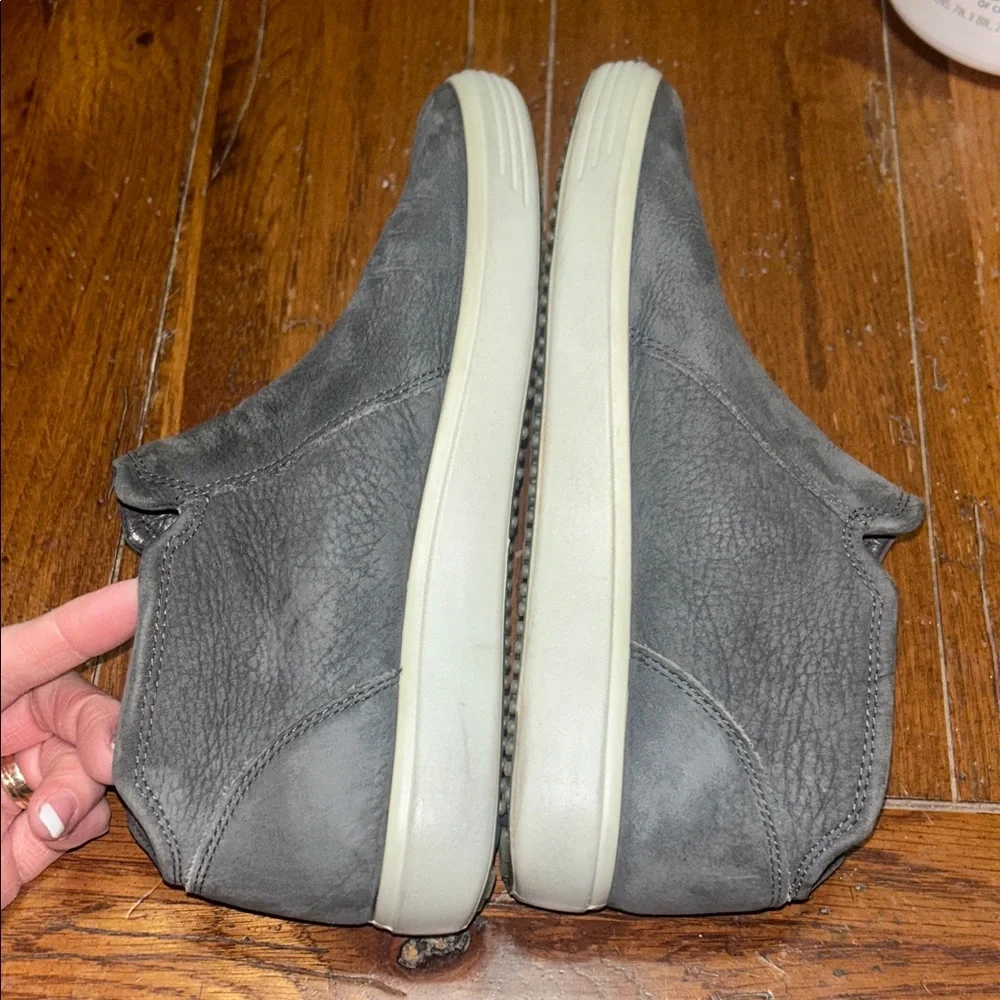 ECCO Women’s LEATHER Gray Soft 7 Nubuck Booties with Side Zippers Size US8/EU39